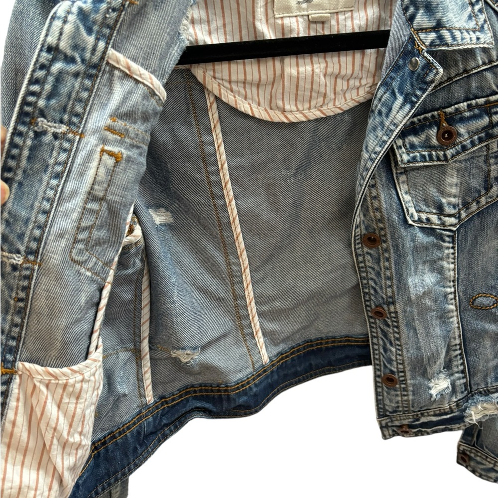 White Crow Women’s Blue Distressed Embroidered Denim Jean Jacket Size Small - Picture 8 of 12